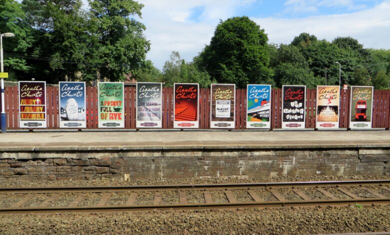 Bookaddict 5 crime novels objects houses
